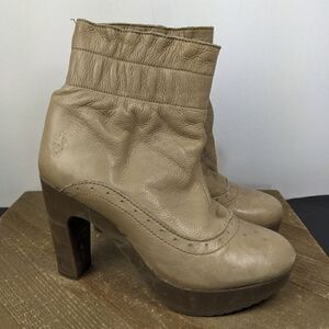 FLY LONDON chunky heel ankle booties cream leather size 7